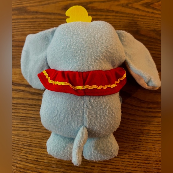 Disney DUMBO 7” Plush Limited Edition VHS Dumbo Release Exclusive - Picture 3 of 3